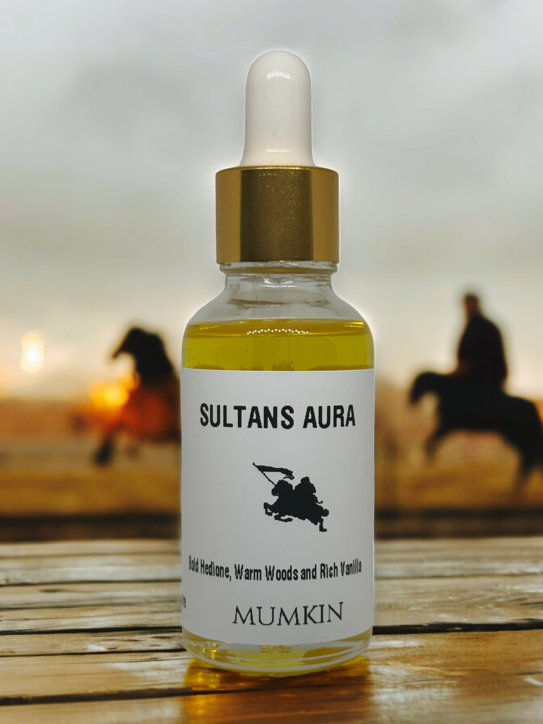 Sultan's Aura fragrance oil by MUMKIN with bold Hedione, warm woods, and rich vanilla in a luxurious glass bottle.